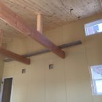 壁の下地を張り終えました