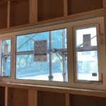 窓を取り付けました